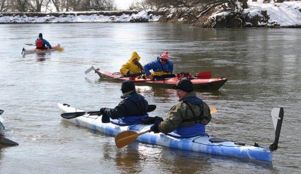 Wassersportler sind hart im Nehmen. Und das diesjährige Anpaddeln auf der Mulde war besonders hart - es fand bei Minusgraden statt.