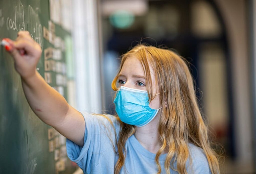 Ein Mann aus Burg stellt Anzeige - weil er das Tragen einer Maske in Schulen als "Kindeswohlgefährdung" einschätzt.