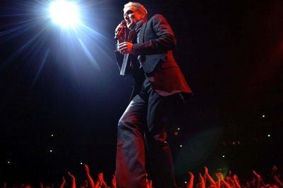 Der Sänger Marius Müller-Westernhagen singt während eines Konzerts in Dortmund am 26.09.2005. (FOTO: DPA)