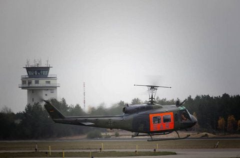 Die in Holzdorf stationierten Hubschrauber vom Typ Bel UH-1D.