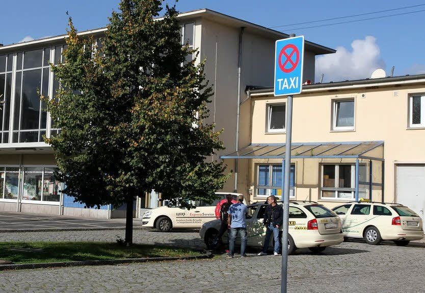 Trotz Streik müssen die Taxifahrer auf Fahrgäste warten.
