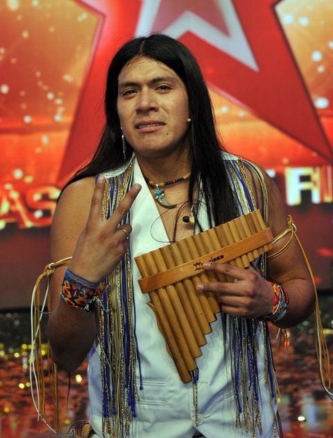Der Musiker Leo Rojas freut sich in Köln über seinen Sieg bei der RTL-Castingshow «Das Supertalent». (FOTO: DPA)