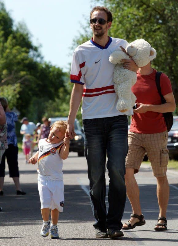 Clara (4) kam mit Teddy Isabella und Papa Martin Kontzog aus Hannover.
