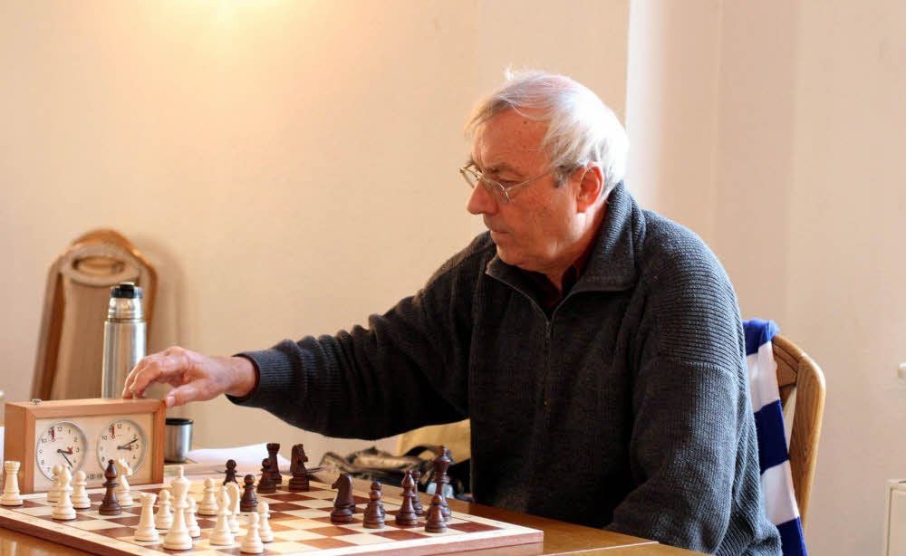 Joachim Just spielt für Motor Zeitz.