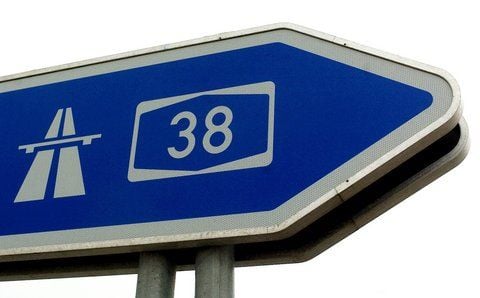 Hinweisschild für die A38