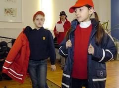 Als erste brandenburgische Schule hat die Max-Dortu-Grundschule in Potsdam Schuluniformen eingeführt. (Foto: dpa)