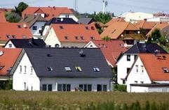 Eigenheime am Rand der Gemeinde Irxleben bei Magdeburg (Archivfoto: dpa)