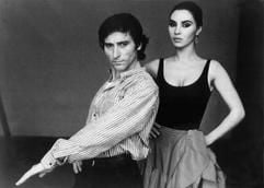 Die spanische Tänzerin Laura de Sol als Carmen und der spanische Tänzer und Choreograf Antonio Gades als Choreograf Antonio in dem getanzten Film «Carmen» von Carlos Saura (Archivfoto vom 22.07.1983). Mit dem Tod von Antonio Gades hat Spanien einen seiner größten Tänzer und bekanntesten Flamenco-Botschafter verloren. Der am Dienstagabend (20.07.2004) im Alter von 67 Jahren an Krebs gestorbene Schöpfer des Spanischen Nationalballetts galt als Erneuerer eines Genres, das bis heute in seiner Heimat von vielen verkannt wird und im Ausland lange Zeit als bunte Folklore abgetan wurde. (Foto: dpa)