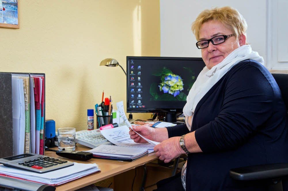 Beate Hauptvogel hilft Menschen mit Geld- oder sozialen Problemen.