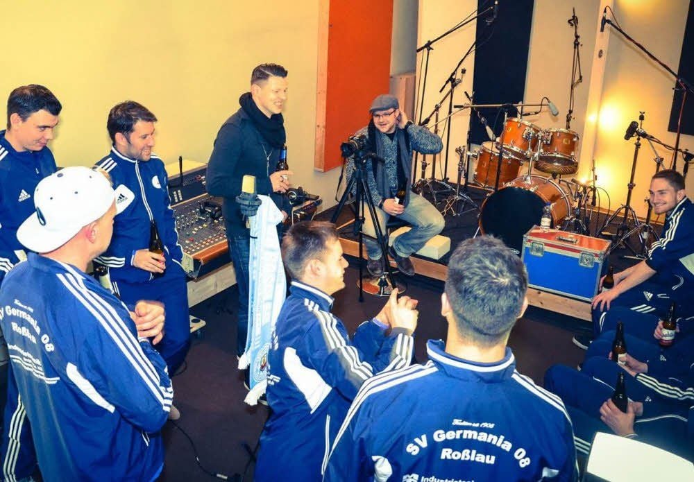 Im Soundart Recording Tonstudio: Fußballer von Germania 08.