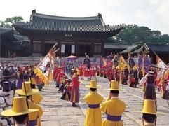 Majestätisches Anwesen: Im Changdeokgung-Palast in Seoul lebten einst Könige. (Foto: dpa/Korea National Tourism)