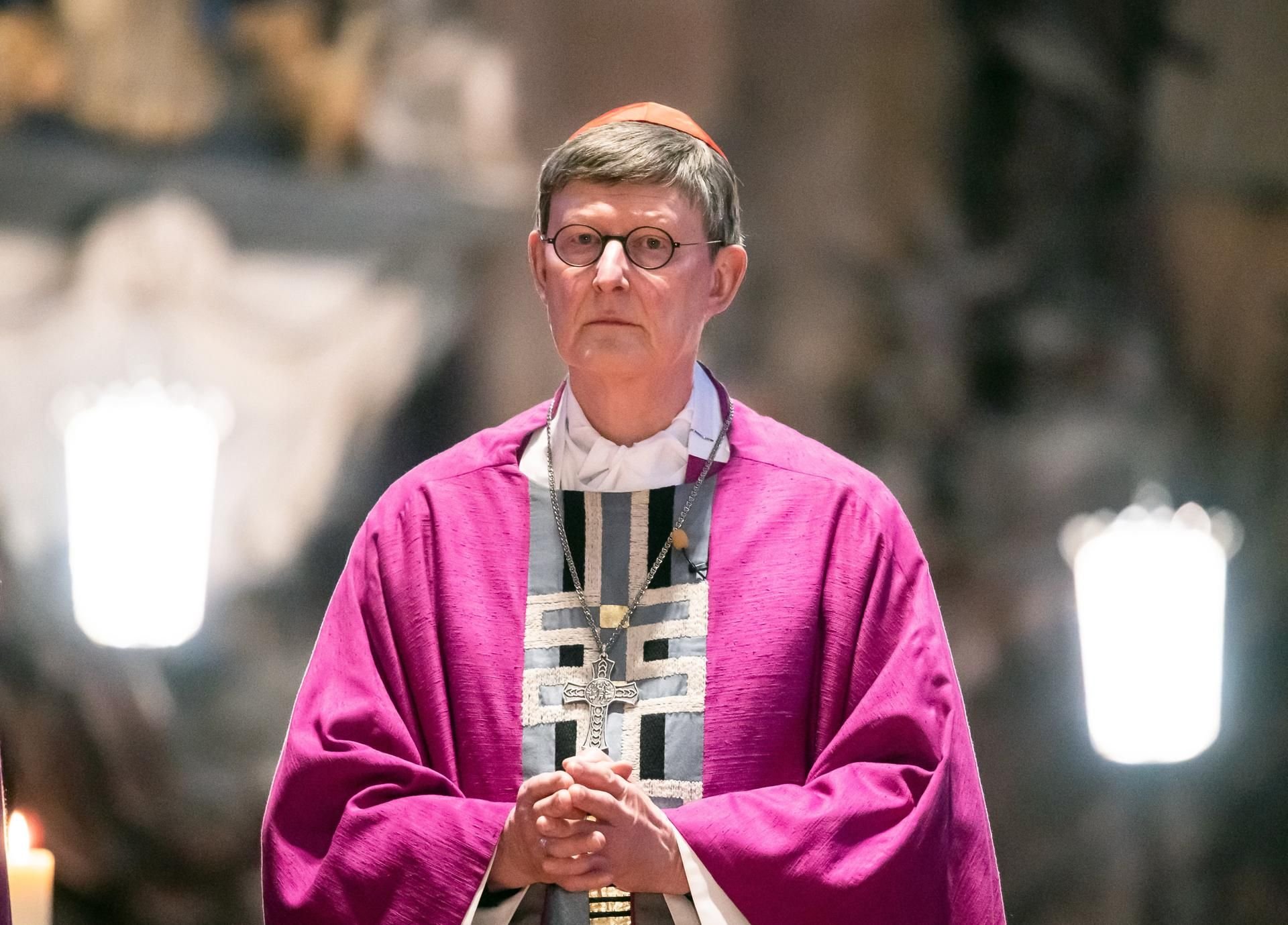 Rainer Maria Woelki, Kardinal der römisch-katholischen Kirche, Erzbischof von Köln, hält einen Gottesdienst im Dom ab.