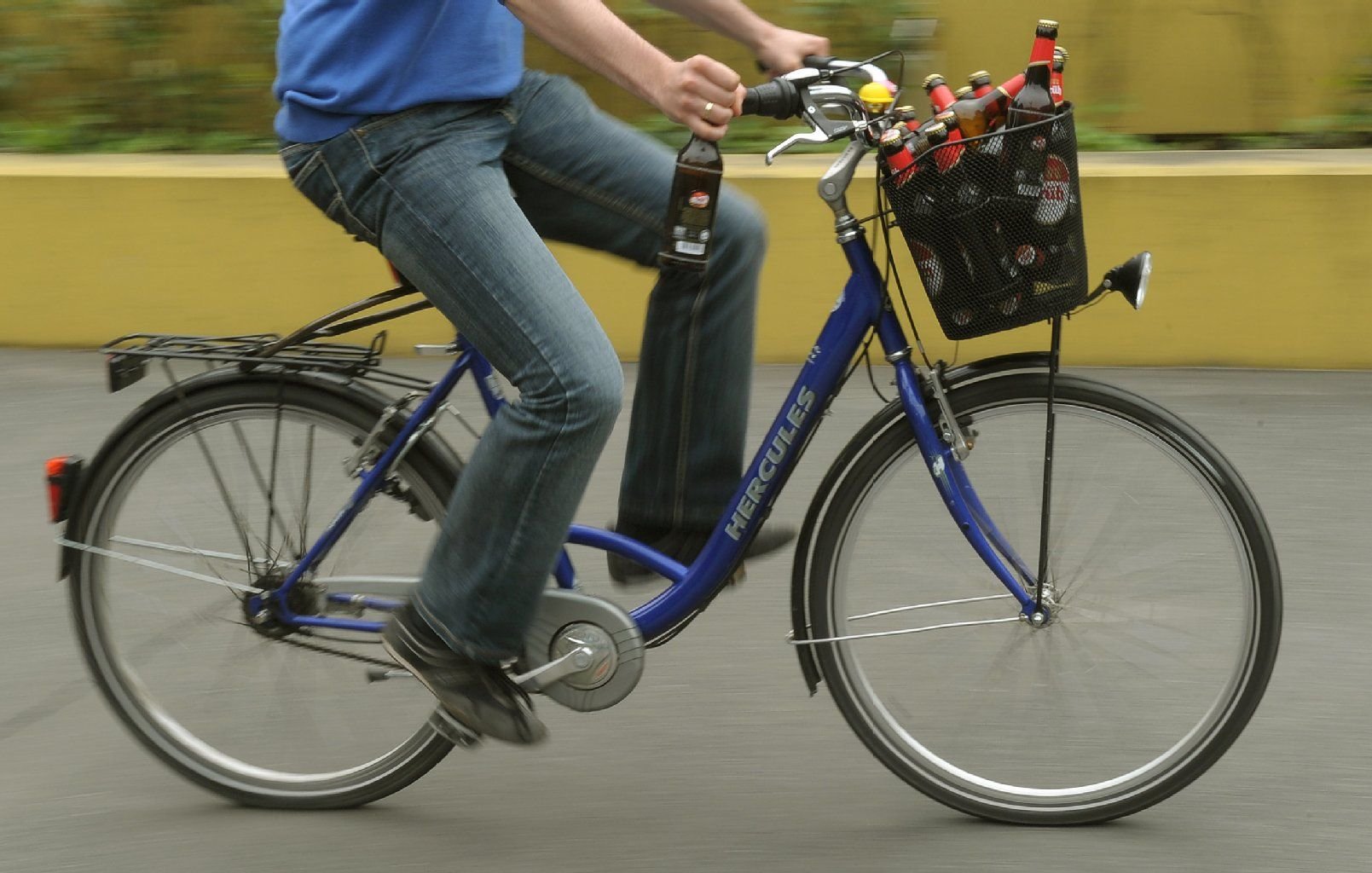 Das Ordnungsamt hat den Aktivisten verboten, unbekleidet durch Dresden zu radeln.