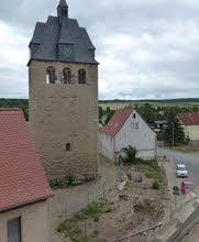 Hier wird schon bald gebaut. Ein 11,90 Meter hohes Haus steht dann vorm Wigbertiturm.