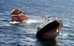 Tanker «Prestige» sinkt. (Foto: dpa)