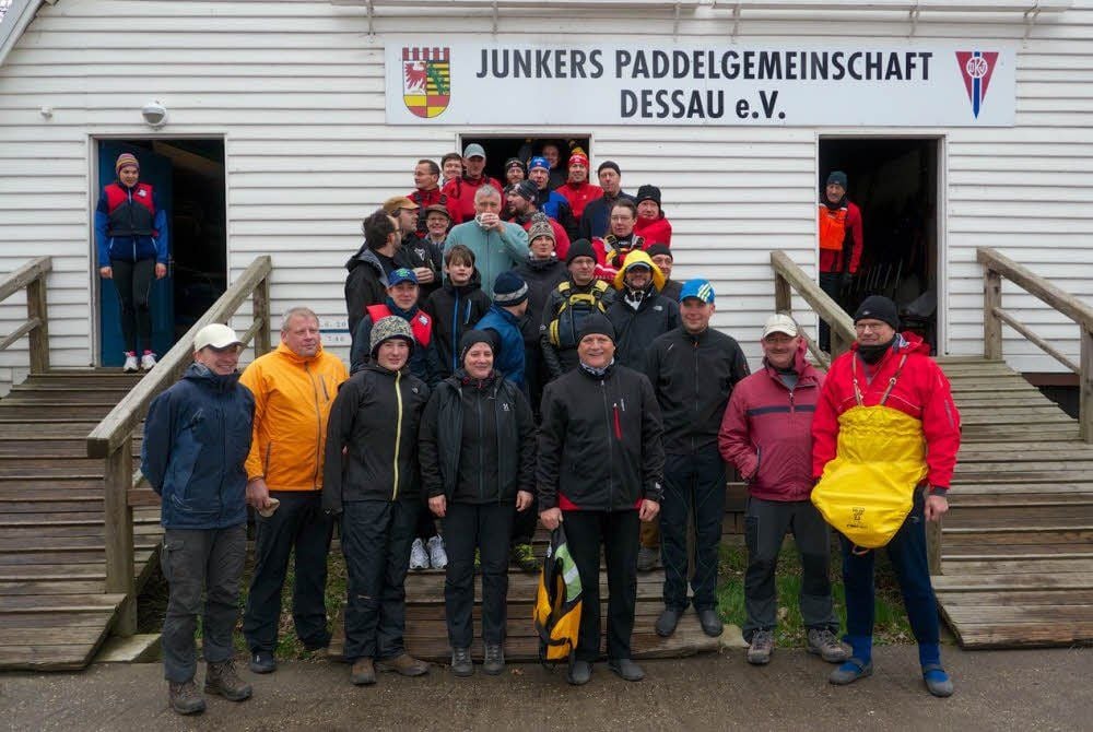 Wind- und wetterfest musste sein, wer am Sonnabend die Berg- und Talrallye auf der Elbe bewältigen wollte. Rund 30 Enthusiasten haben dabei ihren inneren Schweinehund bezwungen.