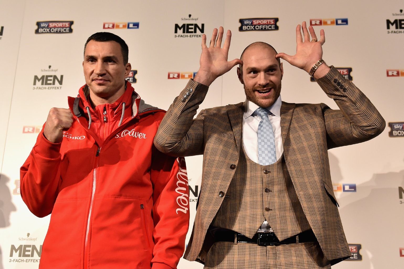 Unterschiedliche Gesten, unterschiedliche Charaktere – Wladimir Klitschko (l.) und Tyson Fury.