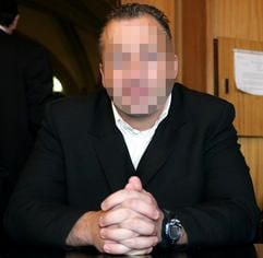 Der Angeklagte Percy-Oliver L. sitzt am Mittwoch (07.03.2007) während des so genannten Geldtransporter-Prozess im Landgericht in Halle/Saale auf der Anklagebank. (Foto: dpa)