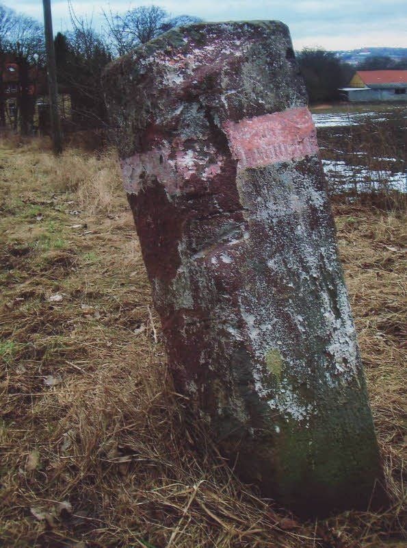 Wo ist dieser markante wegweisende Stein zu finden? Auch an dieser Stelle noch mal ein Hinweis: Es genügt in dem Fall nicht, wenn als Lösung nur Sangerhausen angegeben ist. Etwas genauer sollte es schon sein.