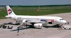 Ein Airbus A 320 steht auf dem Flughafen Rostock-Laage (Foto: dpa)