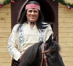 Gojko Mitic als Winnetou bei den Karl-May-Spielen in Bad Segeberg (Foto: dpa)