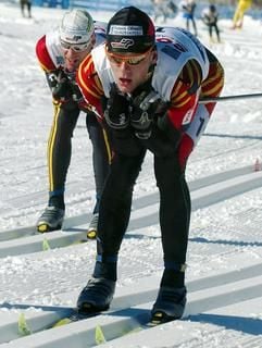 Die beiden Deutschen Jens Filbrich (r) und Andreas Schlütter laufen im italienischen Tesero im 30-km-Rennen der Männer im klassischen Stil mit Massenstart bei den nordischen Ski-Weltmeisterschaften. Schlütter und Filbrich belegten die Plätze fünf und sechs. (Fotograf: Gero Breloer, dpa).