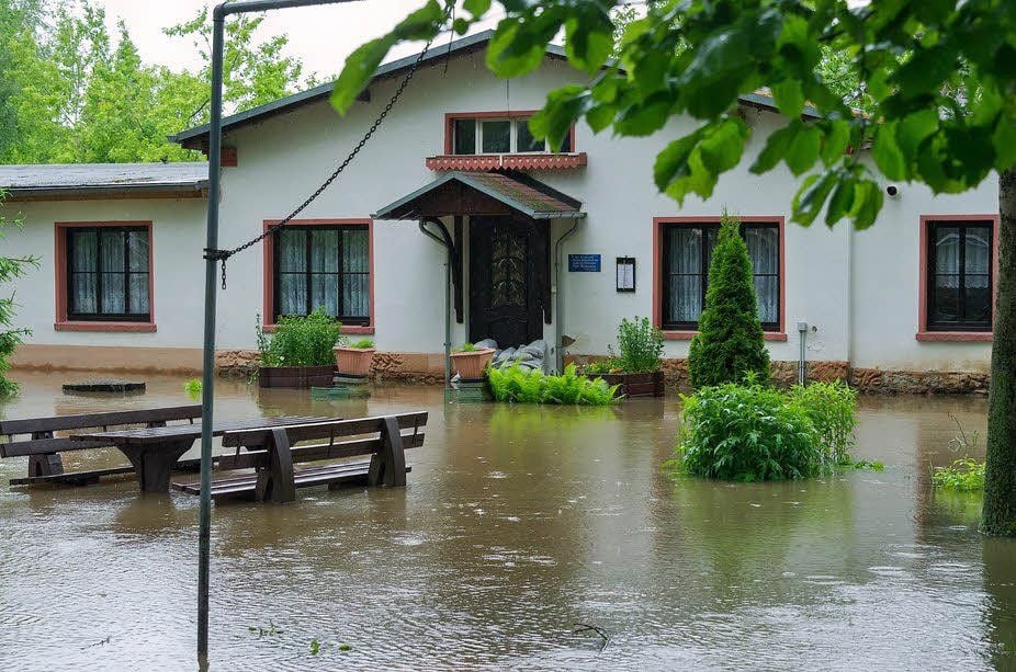 Der Kulturgarten in Döllnitz steht komplett unter Wasser.