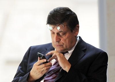 Der zurzeit parteilose Abgeordnete Jörg Tauss sitzt am Dienstag im Plenarsaal des Bundestages in Berlin. (FOTO: DPA)