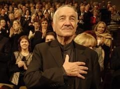 Hollywood-Star Armin Mueller-Stahl im Dezember 2005 in Leipzig - während Cruise den Hitler-Attentäter Stauffenberg spielen wird, ist Mueller-Stahl als Hitler-Darsteller im Gespräch. (Archivfoto: dpa)