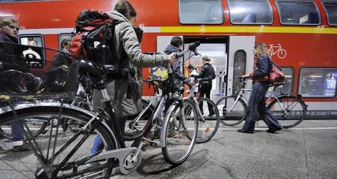 Mit dem neuen Semesterticket können die halleschen Studenten nicht nur in der Saalestadt den Nahverkehr nutzen, sondern auch mit der Bahn nach Leipzig oder das Umland fahren.