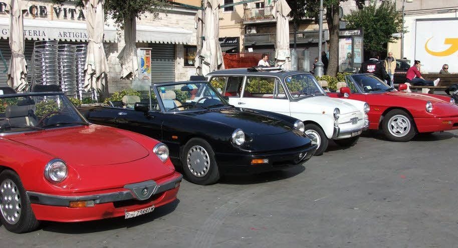 Oldtimer wie diese, kann man auf Anfrage ausleihen