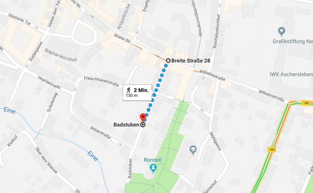 Autofahrer dürfen zurzeit nicht von der Breiten Straße in Aschersleben in die Badstuben fahren.