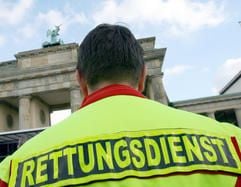 Rettet die große Koalition den deutschen Sozialstaat? «Wir schaffen kein Vertrauen, wenn wir zwei Schritte vor und anschließend wieder einen oder zwei zurück machen», sagt Horst Köhler. (Archivfoto: dpa)