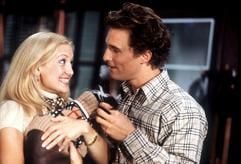 Die Journalistin Andie Anderson (Kate Hudson, l) lacht den Werbefachmann Ben Barry (Matthew McConaughey) im neuen Kinofim "Wie werde ich ihn los - in 10 Tagen?" verschmitzt an (Szenenfoto). Andie will einen Artikel darüber schreiben, wie man einen neuen Lover innerhalb von zehn Tagen wieder los wird. (Foto: dpa)