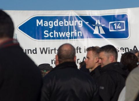 Erster Spatenstich zum Bau der Nordverlängerung der Bundesautobahn A14 in Colbitz.