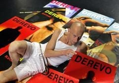 Der Gründer der russischen Tanzcompagnie «Derevo», Anton Adassinsky, posiert im Festspielhaus Hellerau in Dresden für den Fotografen. (Foto: dpa)