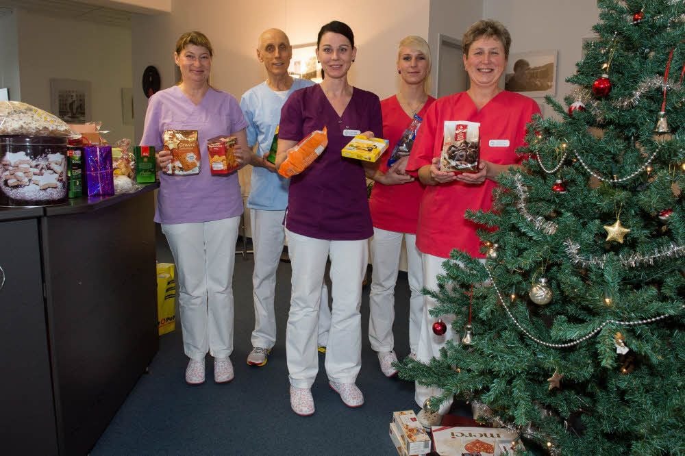 Das Team um Zahnarzt Fritz Herzer (2.v.l.) sammelt seit Jahren Spenden für Obdachlose.