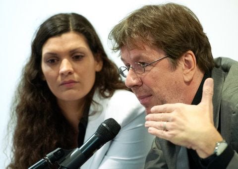 Jörg und Miriam Kachelmann stellen am 12.10.2012 ihr Buch "Recht und Gerechtigkeit" auf einer Pressekonferenz auf der Buchmesse in Frankfurt am Main vor. (FOTO: DPA)