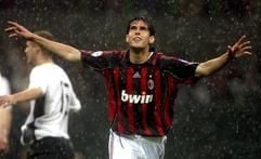 Kaka (r.) feiert den Führungstreffer. (Foto: dpa)