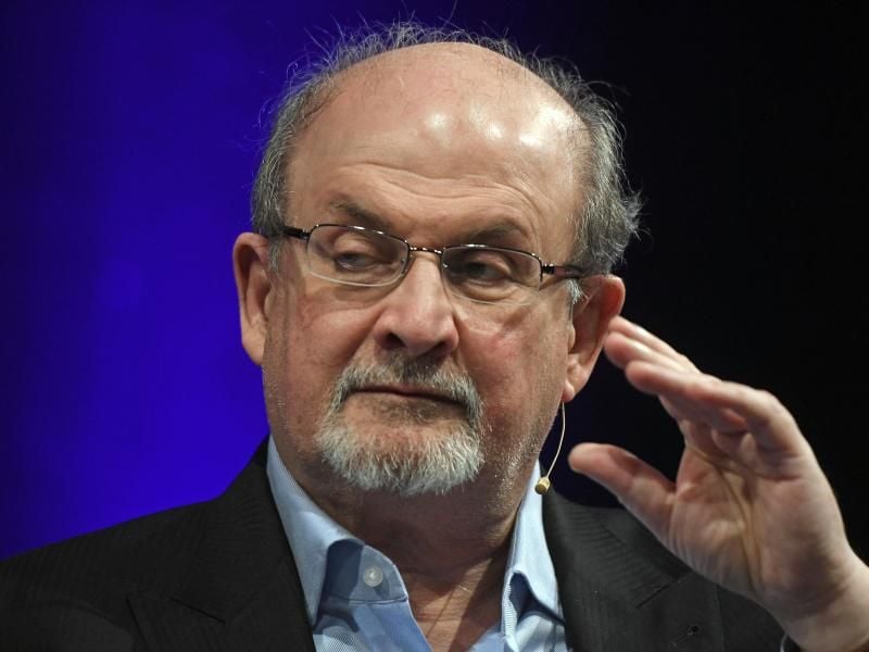 Salman Rushdie bei einer Lesung in Köln 2017. Foto: Henning Kaiser/dpa