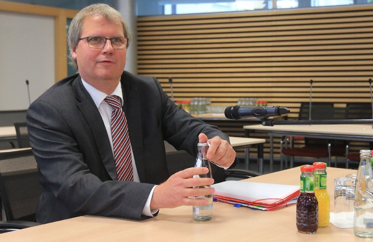 Am Wochenende haben Unbekante die Büroräume von Finanzminister Jens Bullerjahn (SPD) durchwühlt.
