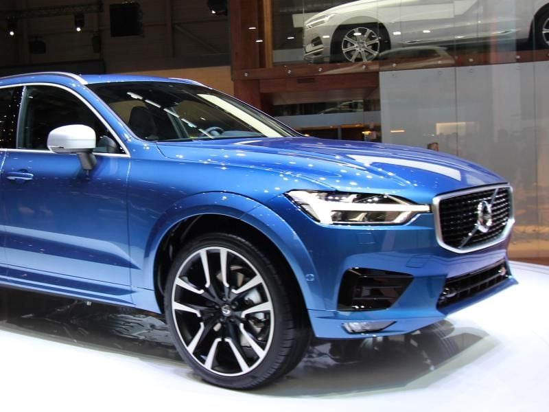 Volvo hat seinen erfolgreichen SUV XC60 überarbeitet. Erkennbar ist das unter anderem an den neu gestalteten Frontleuchten. Foto: Thomas Geiger
