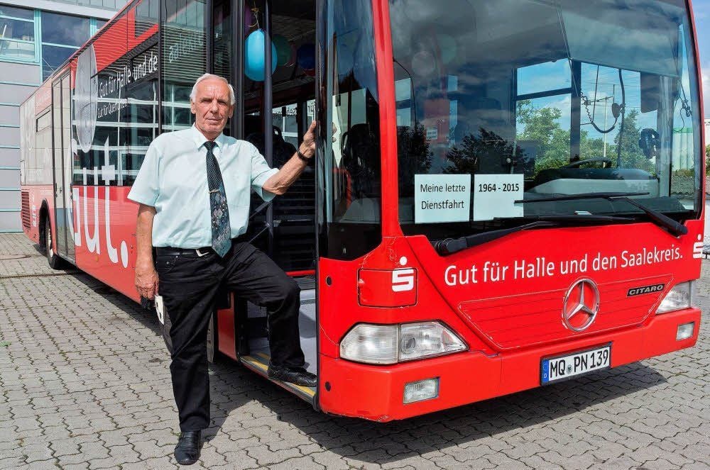 Günter Nolze stellt den Bus endgültig ab.