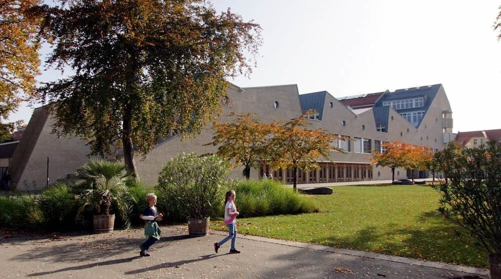 Im sogenannten Riegelbau des Bestehornparks entsteht im Erdgeschoss eine neue Mensa für den Bildungscampus.