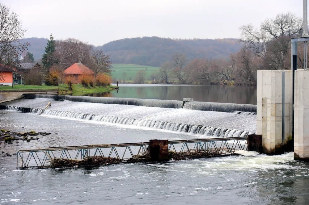 Das Wehr an der Oeblitzschleuse unterhalb von Goseck.