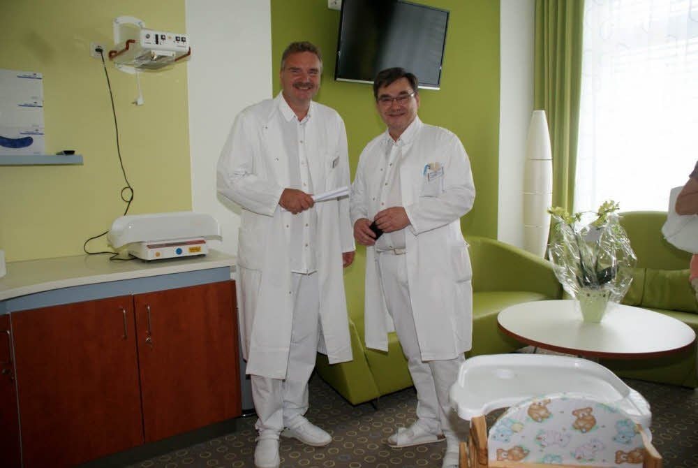 Maik Thieme (links), Chefarzt der Klinik für Gynäkologie und Geburtshilfe, und Hans-Joachim Krebes, Chefarzt der Klinik für Kinder- und Jugendmedizin, sind die Initiatoren des Mutter-Kind-Zentrums am Zeitzer Agricola-Klinikum.