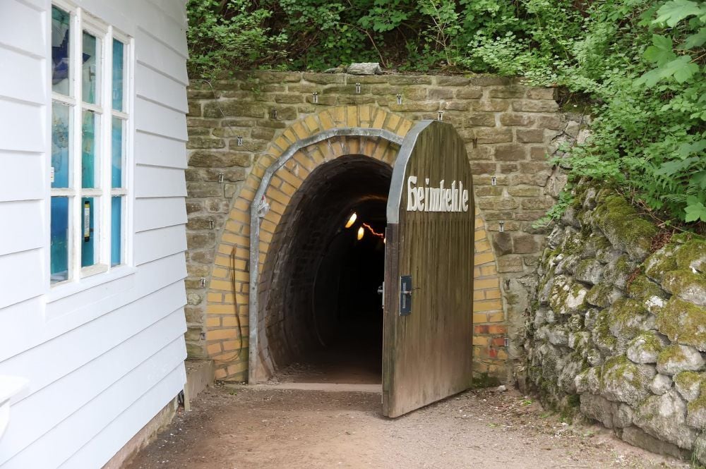 Heimkehle in Uftrungen: Der Eingang in die Schauhöhle.