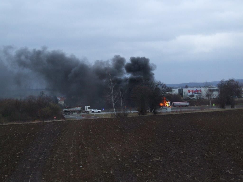Brennender Lkw auf der A5