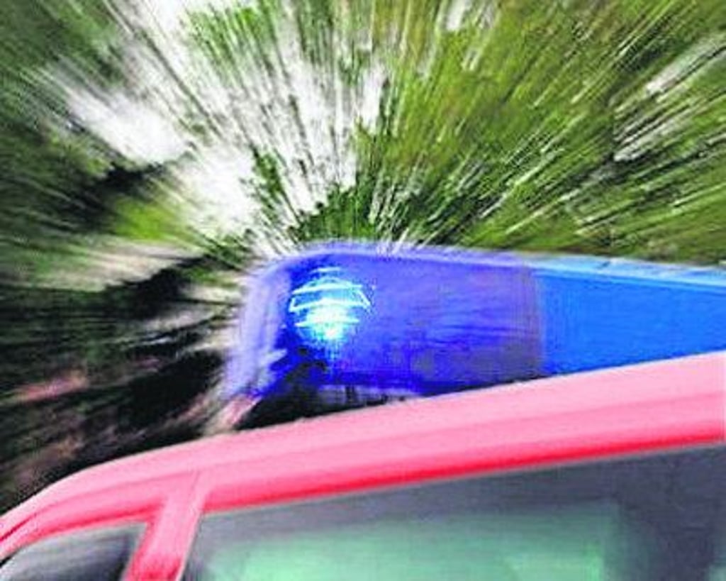 Ein Auto ist am Samstag (11. Juni) in Magdeburg - Alte Neustadt in Brand geraten. Das Feuer griff auf ein weiteres Fahrzeug über. Beide Autos brannten komplett aus. Die Polizei sucht nun nach Zeugen, die etwas gesehen haben können.