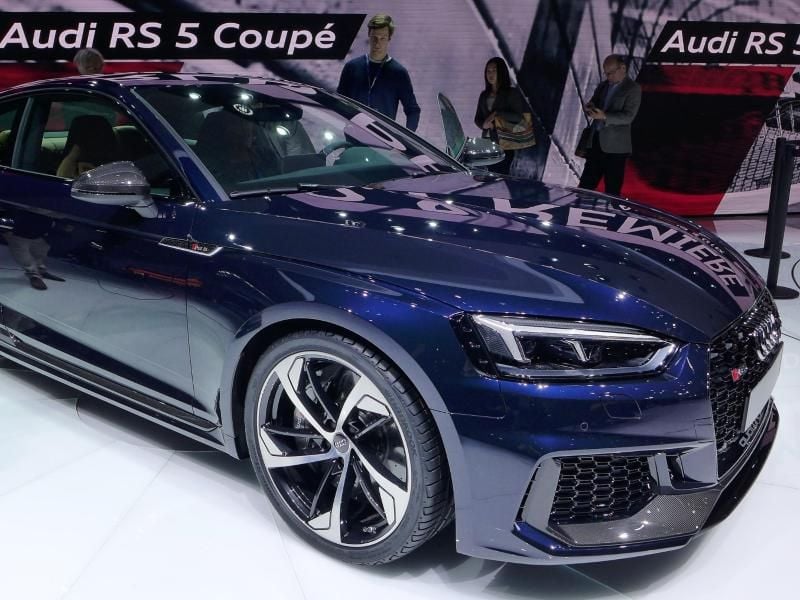 Seine Kraft zeigt das neue Audi RS 5 Coupé auch nach außen: Große Einlässe an der Front sollen den V6-Motor des Sportcoupés mit ausreichend Luft versorgen. Foto: Nicolas Blandin